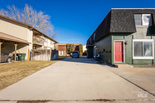 $899,990 | 700 West Idaho Avenue, Meridian, ID 83642