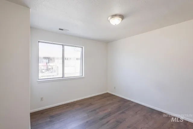 $899,990 | 700 West Idaho Avenue, Meridian, ID 83642