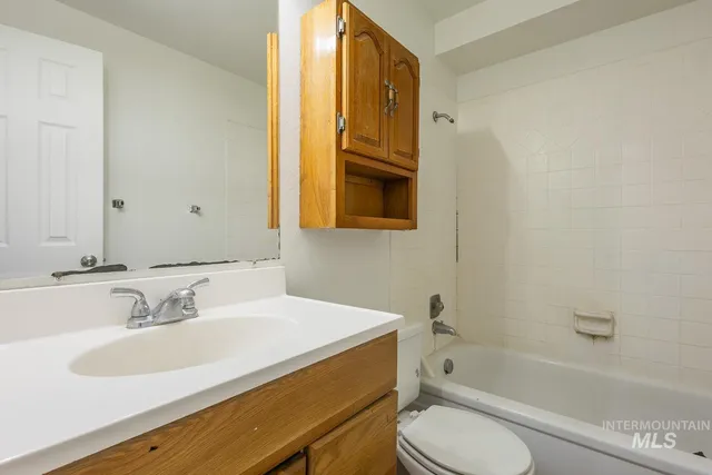 $899,990 | 700 West Idaho Avenue, Meridian, ID 83642