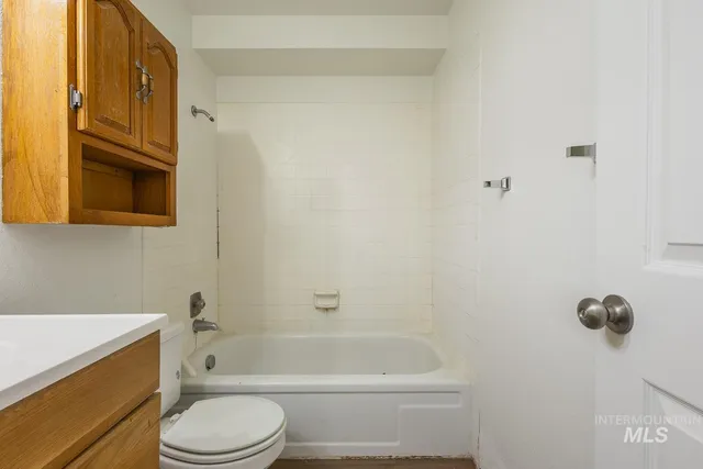 $899,990 | 700 West Idaho Avenue, Meridian, ID 83642