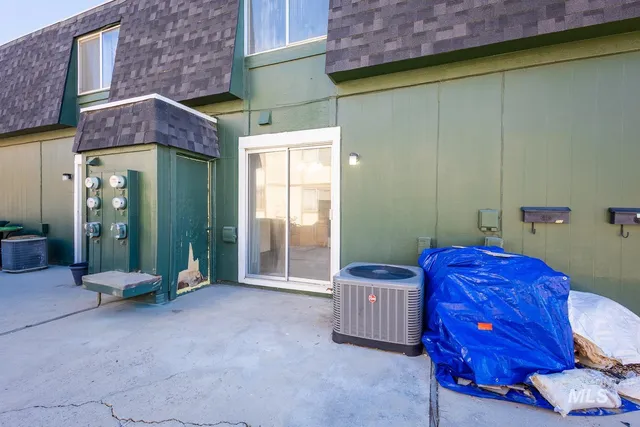 $899,990 | 700 West Idaho Avenue, Meridian, ID 83642