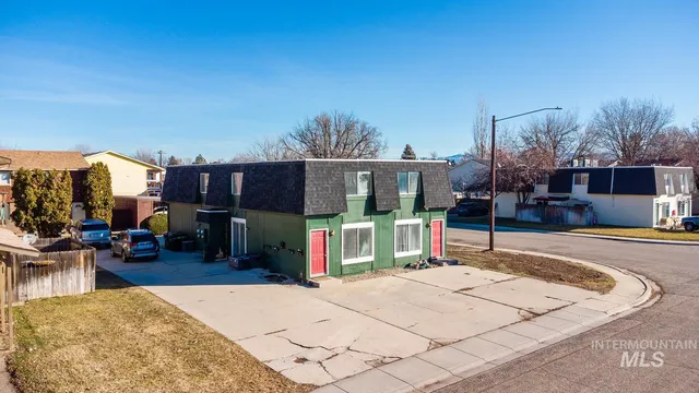 $899,990 | 700 West Idaho Avenue, Meridian, ID 83642