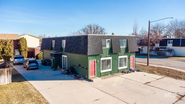 $899,990 | 700 West Idaho Avenue, Meridian, ID 83642