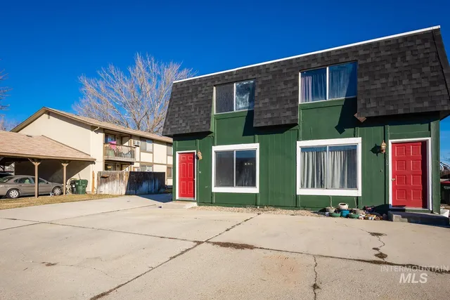 $899,990 | 700 West Idaho Avenue, Meridian, ID 83642