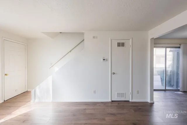 $899,990 | 700 West Idaho Avenue, Meridian, ID 83642