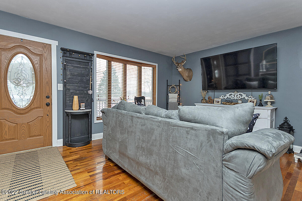 4158 Sleight Road Bath, MI 48808 - Photo 4 of 28 Living Room