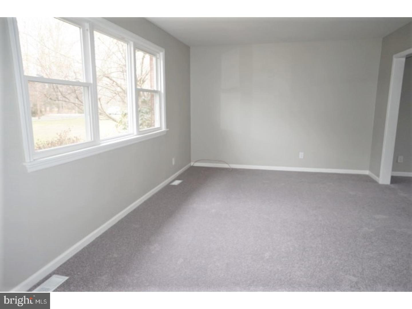 84 Democrat Road Mickleton, NJ 08056 - Photo 4 of 23 Living Room