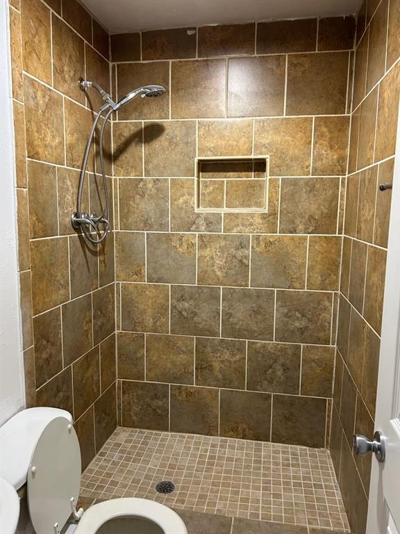 1411 James Street Sweetwater, TX 79556 - Photo 10 of 10 a bathroom with a sink toilet shower