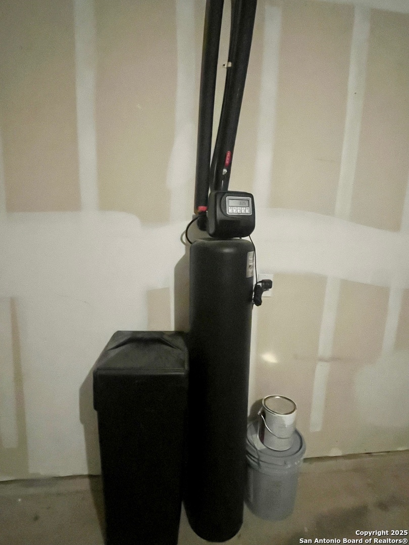 10418 Midsummer Meadow Converse, TX 78109 - Photo 20 of 24 a bathroom with a toilet and a shower