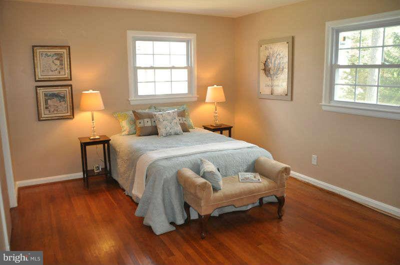 306 Tapawingo Road Southwest Vienna, VA 22180 - Photo 12 of 18 Bedroom (Master)