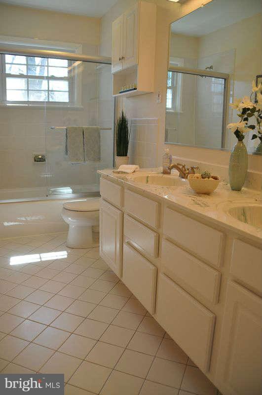 306 Tapawingo Road Southwest Vienna, VA 22180 - Photo 14 of 18 Bath