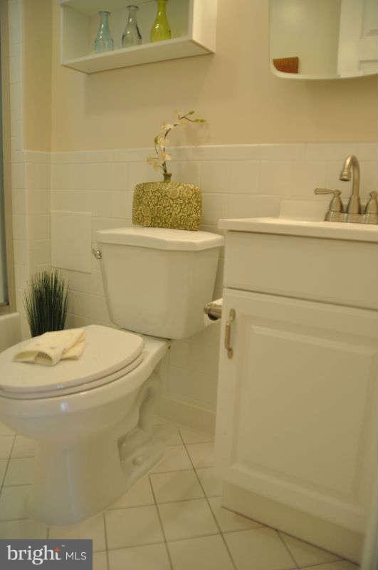 306 Tapawingo Road Southwest Vienna, VA 22180 - Photo 15 of 18 Bath