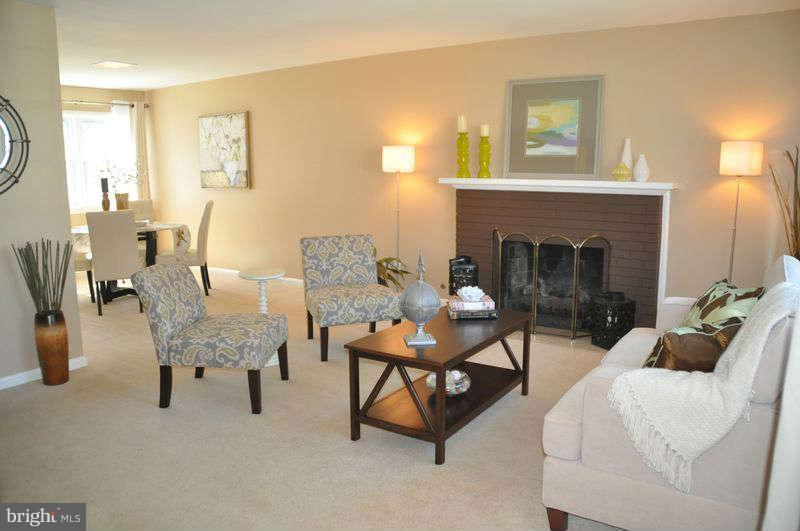 306 Tapawingo Road Southwest Vienna, VA 22180 - Photo 3 of 18 Living Room
