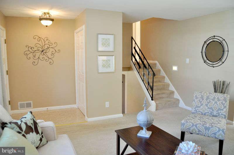 306 Tapawingo Road Southwest Vienna, VA 22180 - Photo 5 of 18 Living Room
