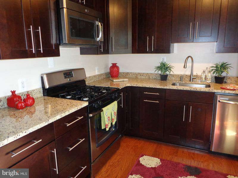 306 Tapawingo Road Southwest Vienna, VA 22180 - Photo 9 of 18 Kitchen