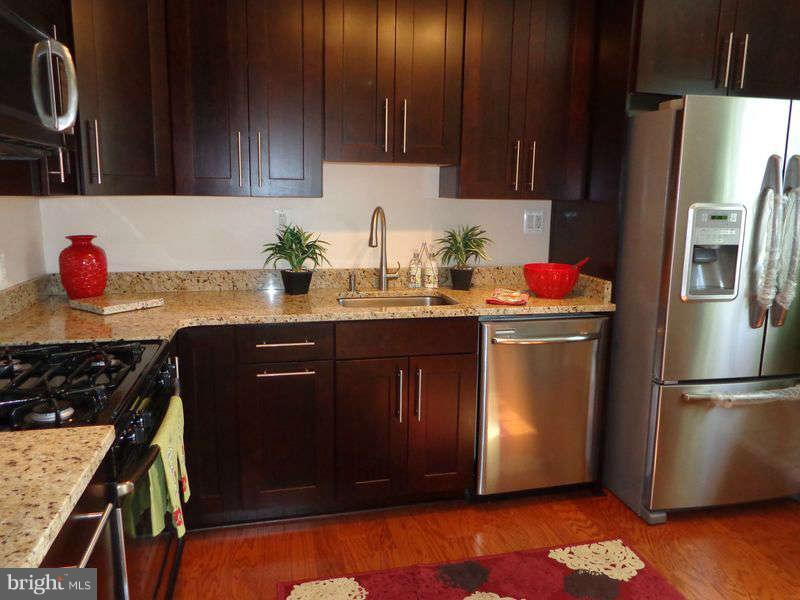 306 Tapawingo Road Southwest Vienna, VA 22180 - Photo 10 of 18 Kitchen