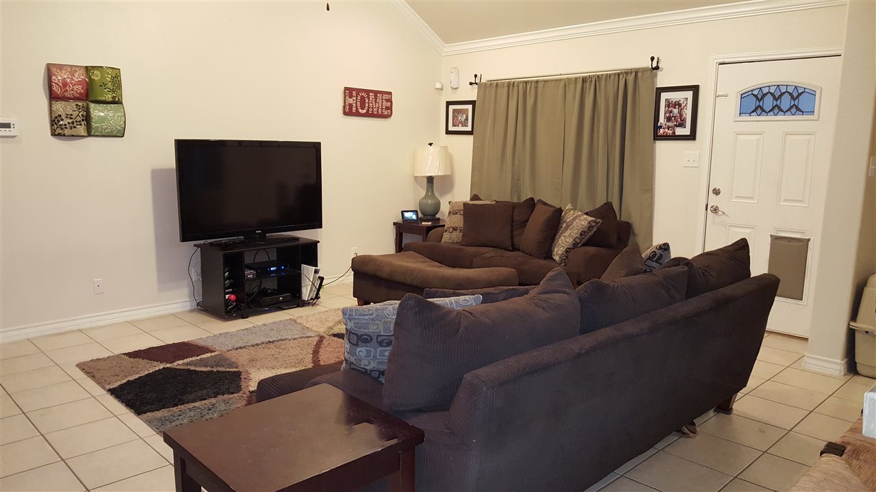 2078 Lima Loop Laredo, TX 78045 - Photo 3 of 14 Gallery Image 3