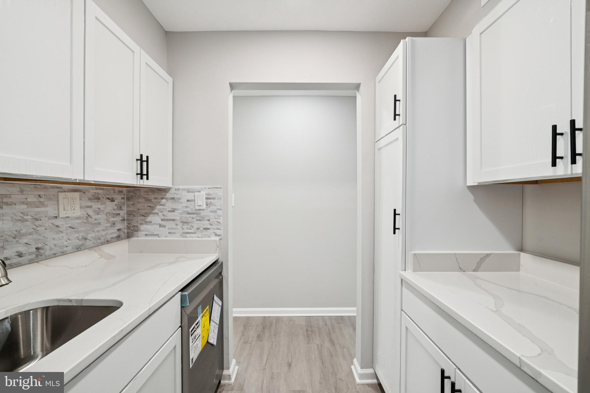 5806 Cove Landing Road, Unit 304 Burke, VA 22015 - Photo 3 of 15 Quartz Countertops & Backsplash