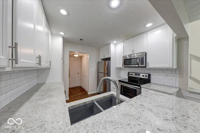 $247,500 | 6419 Bayside S Drive, Indianapolis, IN 46250