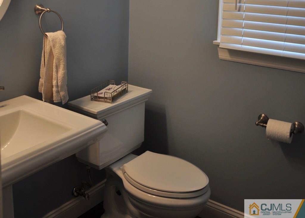 17 Woodmere Road North Brunswick, NJ 08902 - Photo 11 of 25 Gallery Image 11