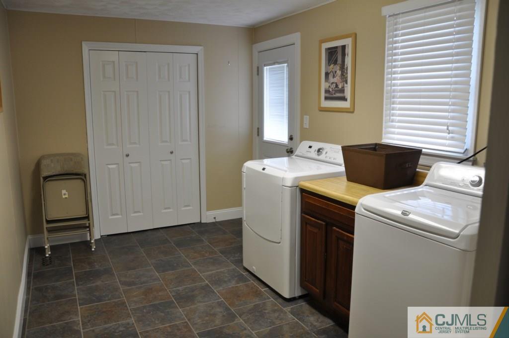 17 Woodmere Road North Brunswick, NJ 08902 - Photo 12 of 25 Gallery Image 12