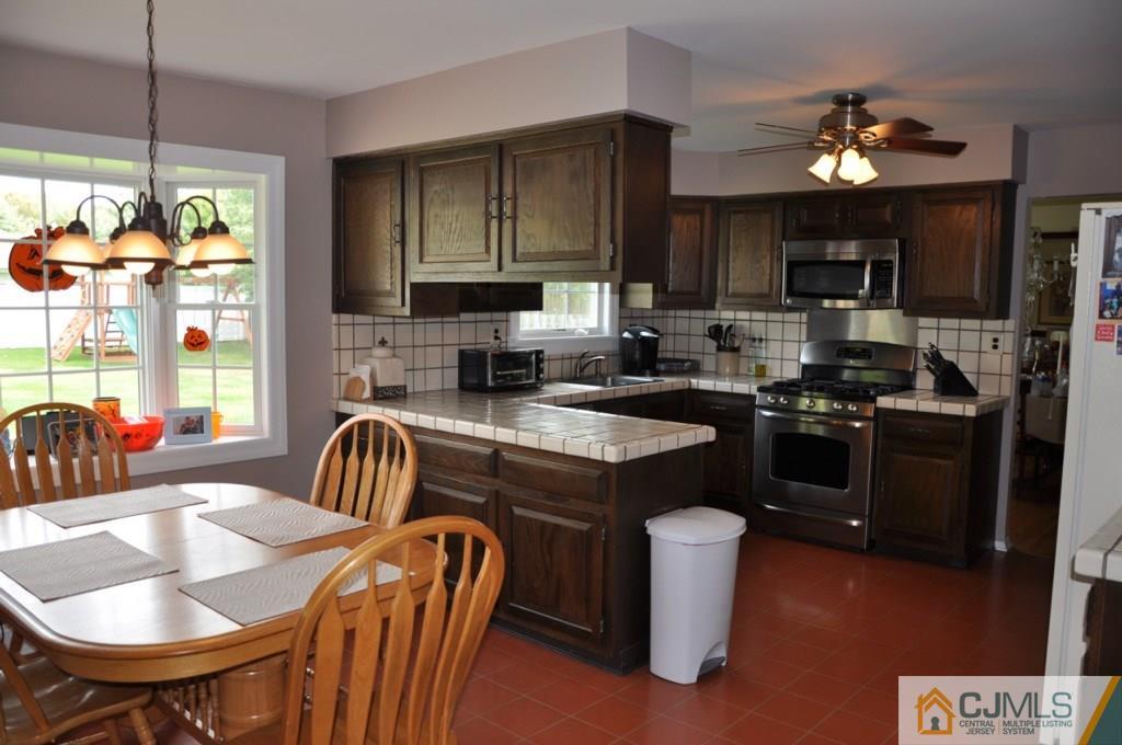 17 Woodmere Road North Brunswick, NJ 08902 - Photo 13 of 25 Gallery Image 13