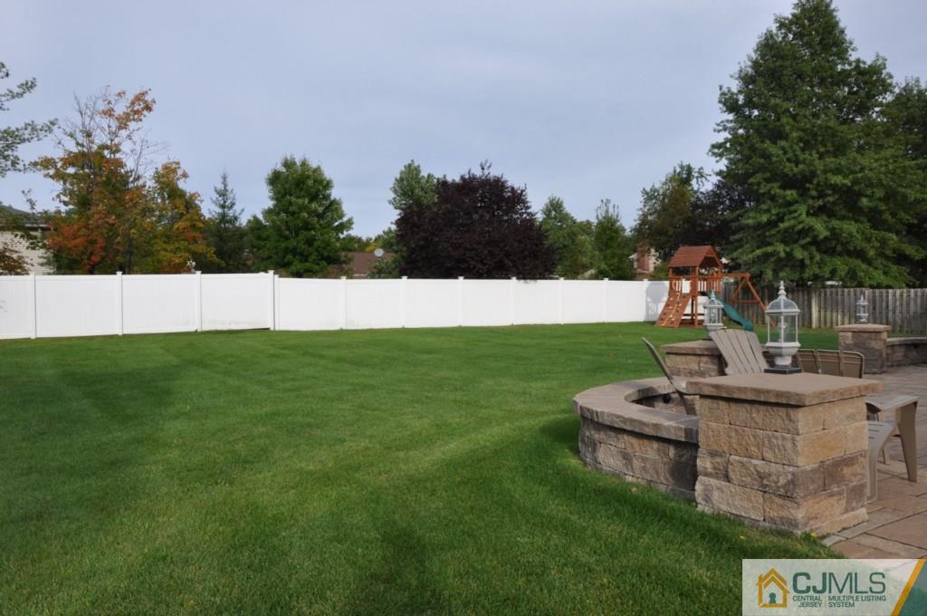 17 Woodmere Road North Brunswick, NJ 08902 - Photo 4 of 25 Gallery Image 4