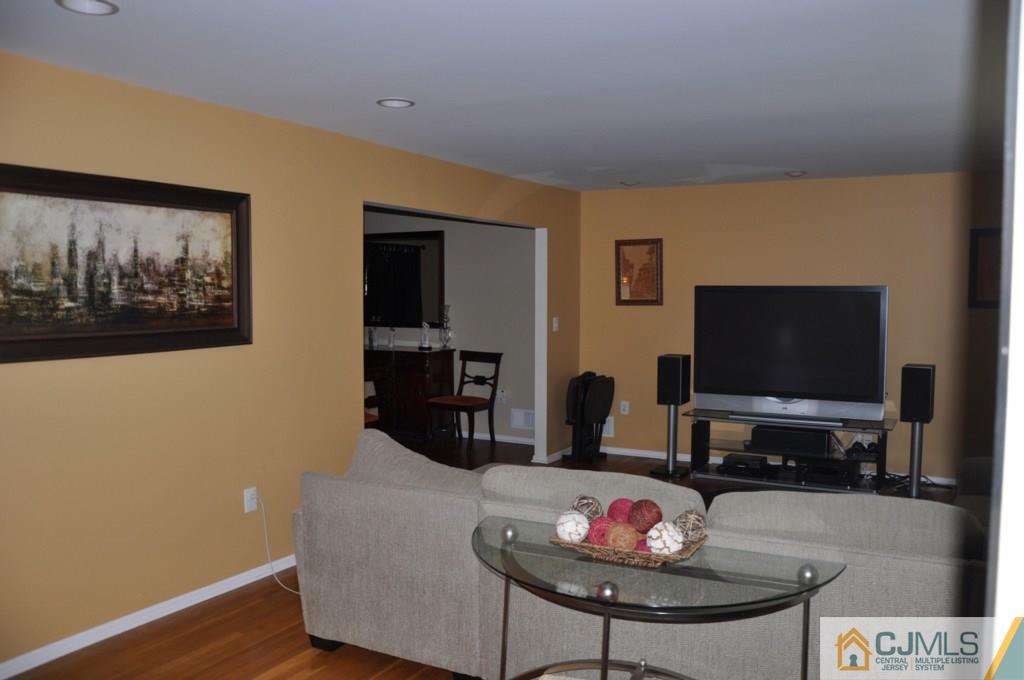 17 Woodmere Road North Brunswick, NJ 08902 - Photo 8 of 25 Gallery Image 8