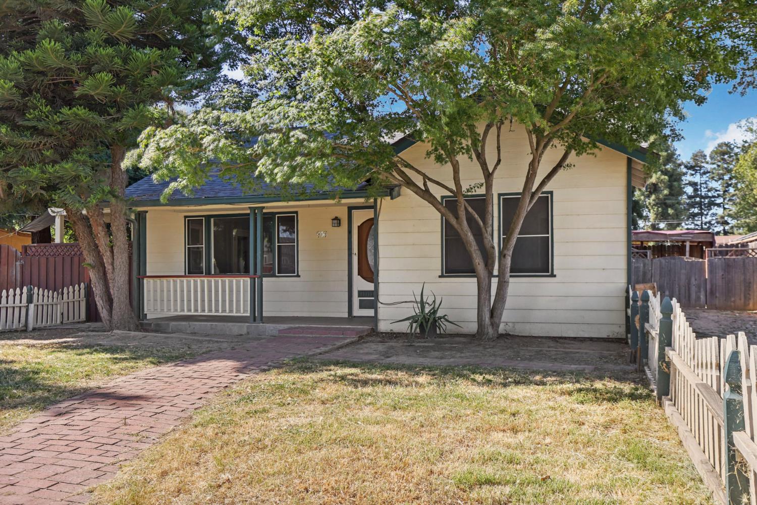 916 Elm Avenue Modesto, CA 95351 - Photo 5 of 52 6. Side approach / driveway view A generous side area adds flexibility, function, and the kind of extra outdoor space buyers are always quietly hoping for.