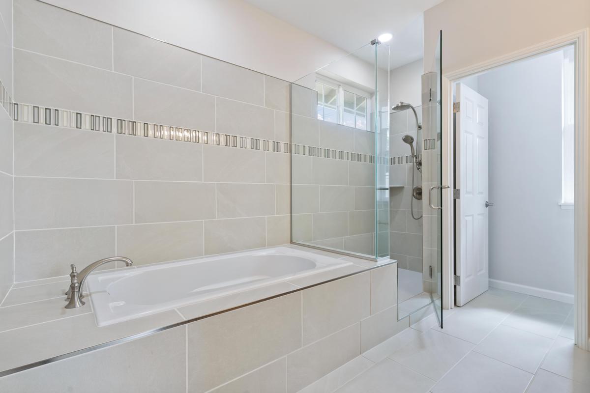 75-3744 Leialii Loop Kailua-Kona, HI 96740 - Photo 10 of 10 a bathroom with a bathtub and a shower