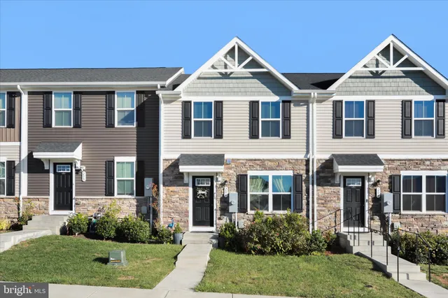 $2,100 | 206 Spring Place, Strasburg, VA 22657