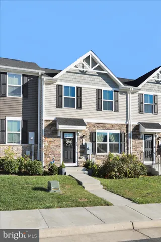 $2,100 | 206 Spring Place, Strasburg, VA 22657