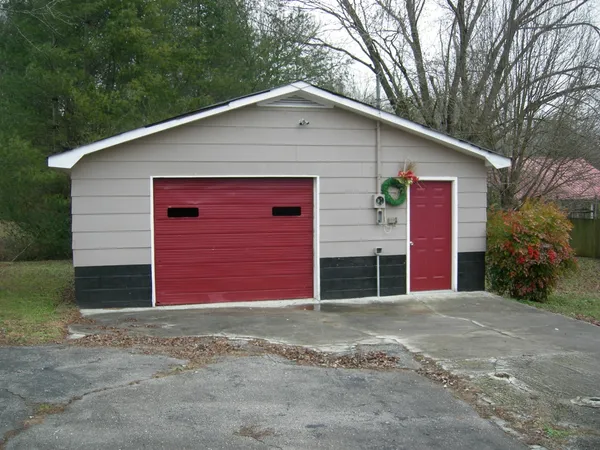 $1,500 | 121 Warren Street, McMinnville, TN 37110