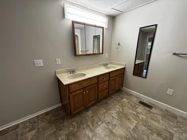 $1,500 | 121 Warren Street, McMinnville, TN 37110