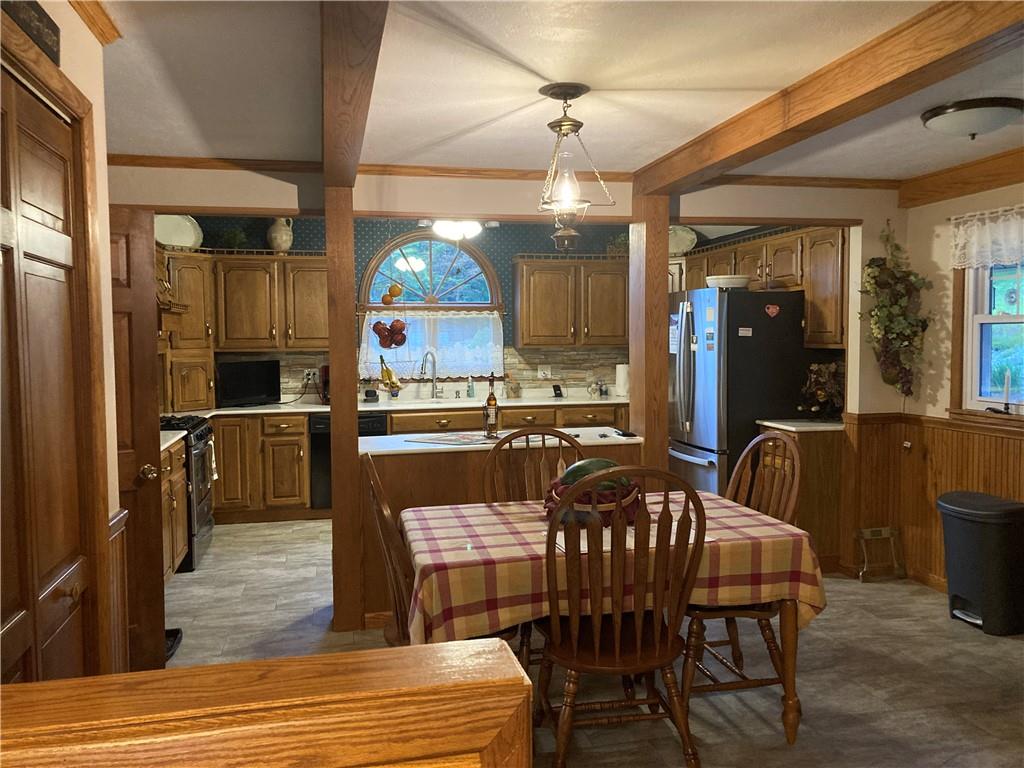 26 Paxton Road Sandy Lake, PA 16145 - Photo 22 of 23 EAT IN KITCHEN AREA