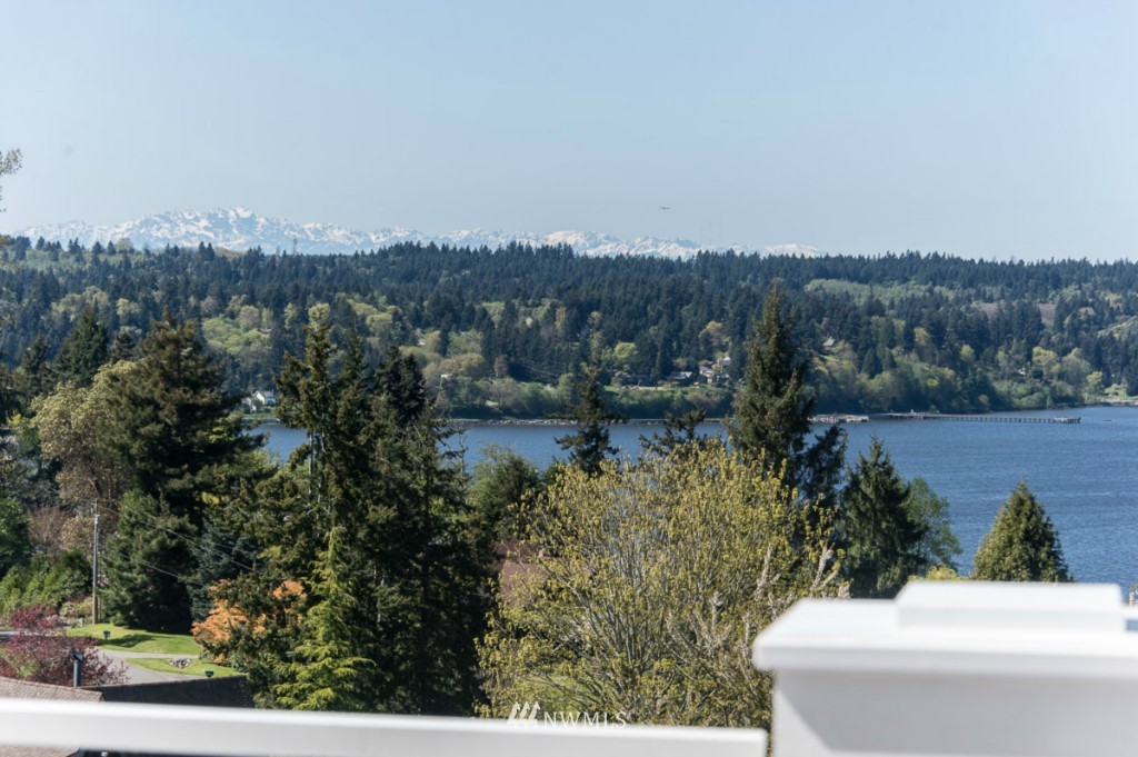 6843 Southwest Maury Park Road Vashon, WA 98070 - Photo 3 of 15 Gallery Image 3