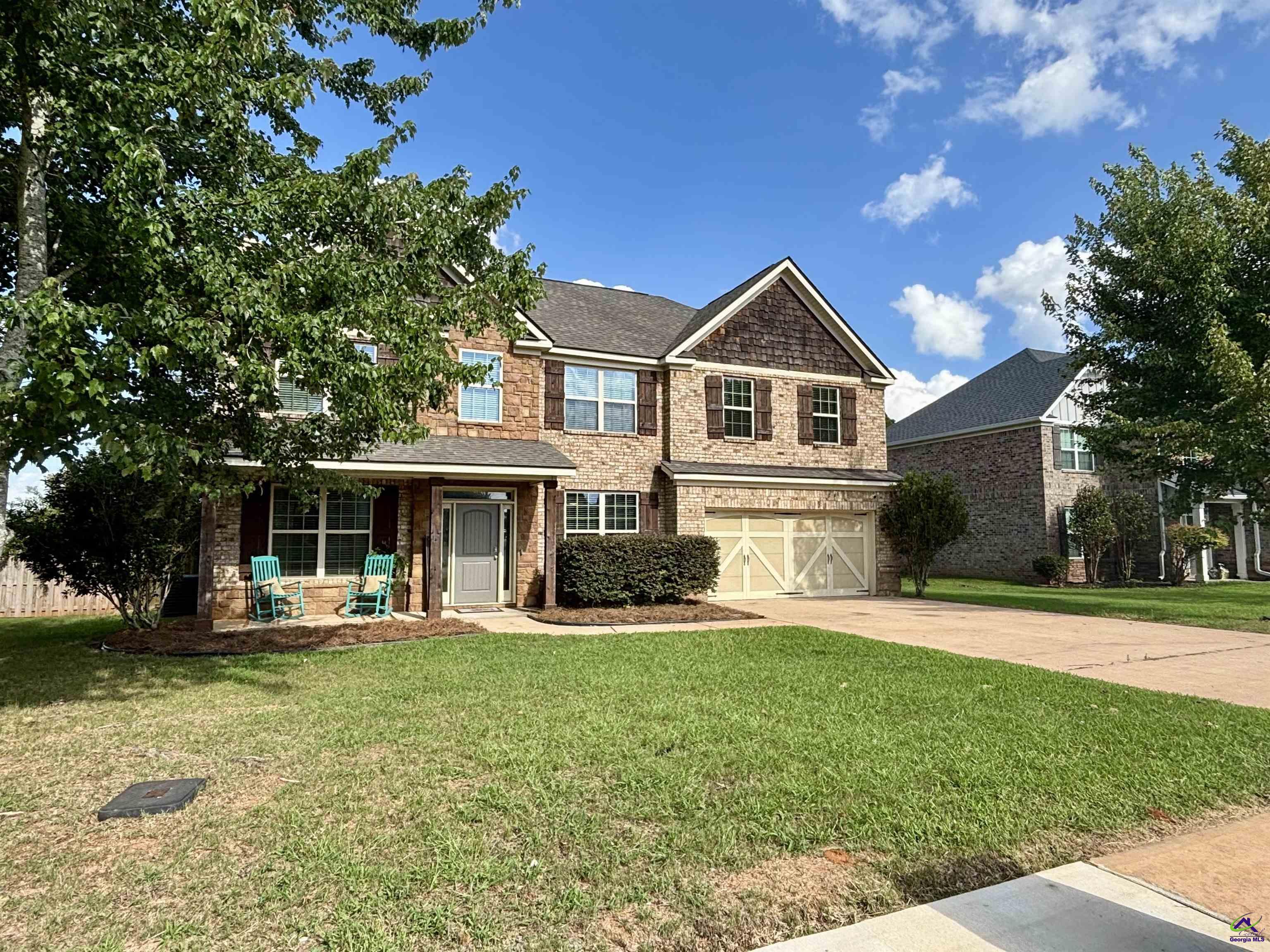 600 Post Oak Way Warner Robins, GA 31088 - Photo 3 of 50 a front view of a house with a yard and trees