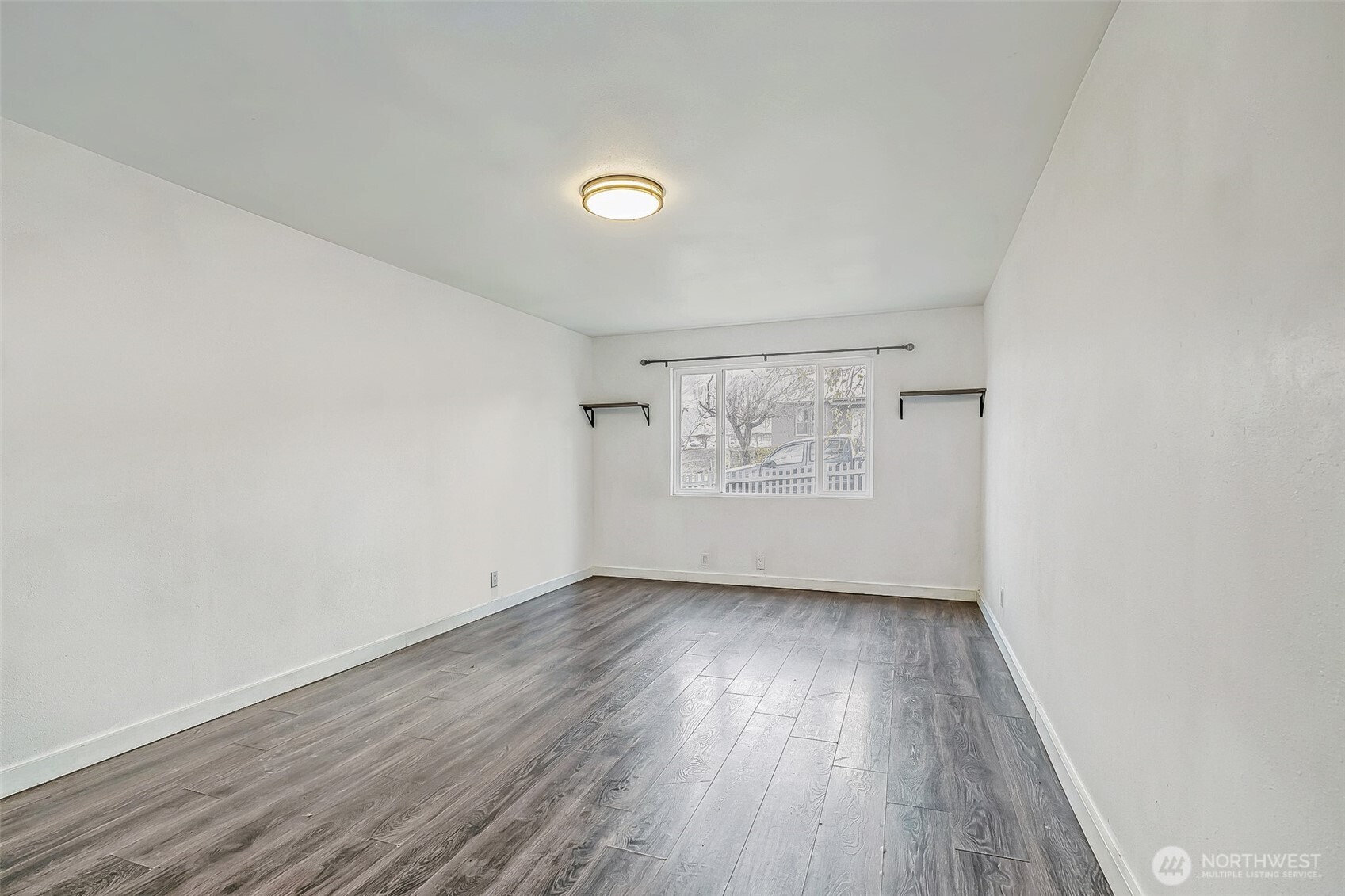 38 Viewdale Street Wenatchee, WA 98801 - Photo 15 of 34 an empty room with wooden floor and windows