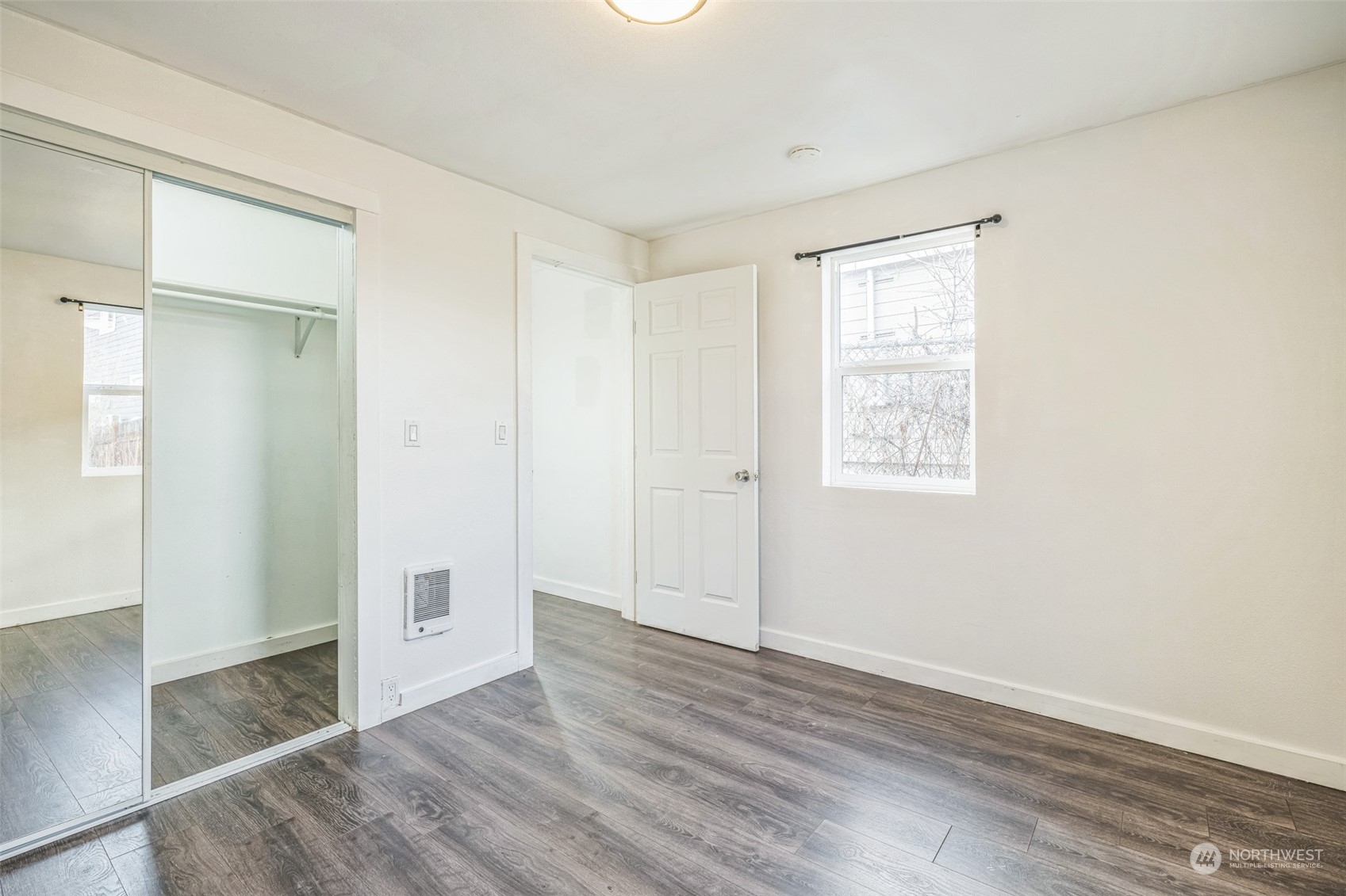 38 Viewdale Street Wenatchee, WA 98801 - Photo 18 of 34 an empty room with wooden floor and windows