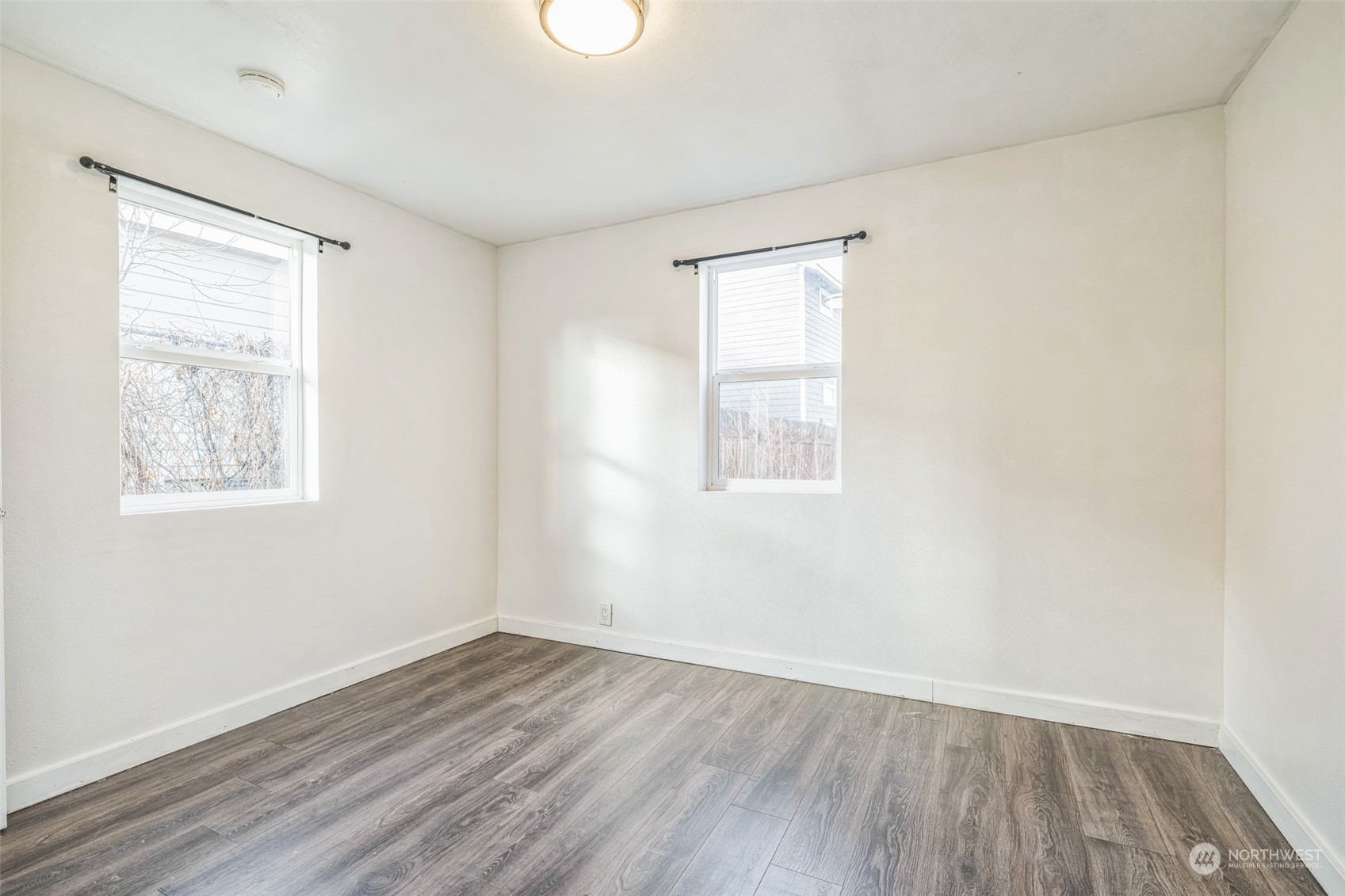 38 Viewdale Street Wenatchee, WA 98801 - Photo 21 of 34 an empty room with a window