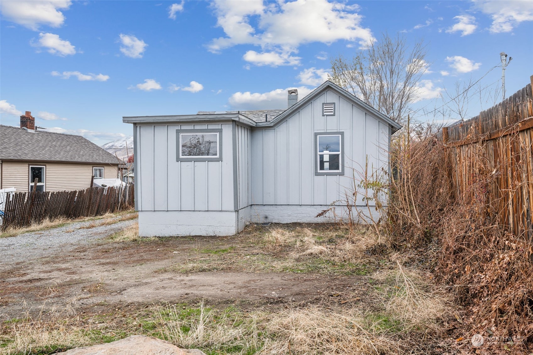 38 Viewdale Street Wenatchee, WA 98801 - Photo 5 of 34 a house view with backyard space