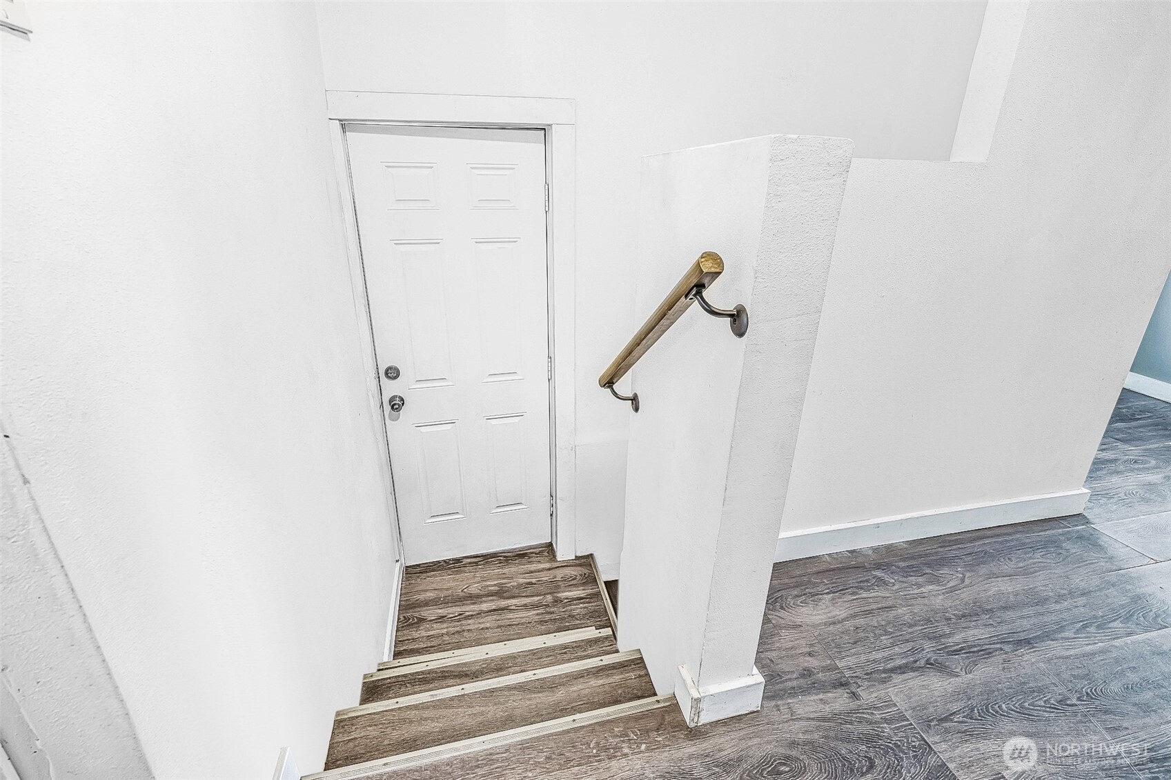 38 Viewdale Street Wenatchee, WA 98801 - Photo 6 of 34 a view of entryway