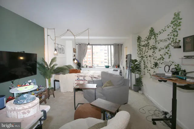 $139,900 | 1121 Arlington Boulevard, Unit 703, Arlington, VA 22209