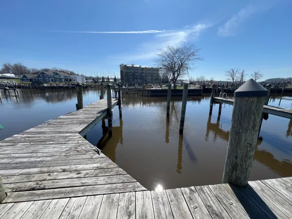 $28,000 | 300 Oak Street, Unit 40, South Haven, MI 49090