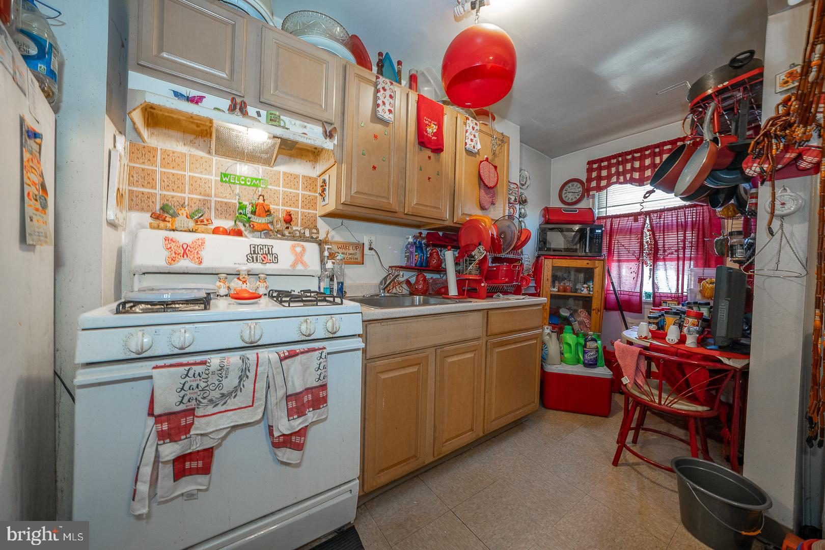 7027 Clinton Road Upper Darby, PA 19082 - Photo 11 of 35