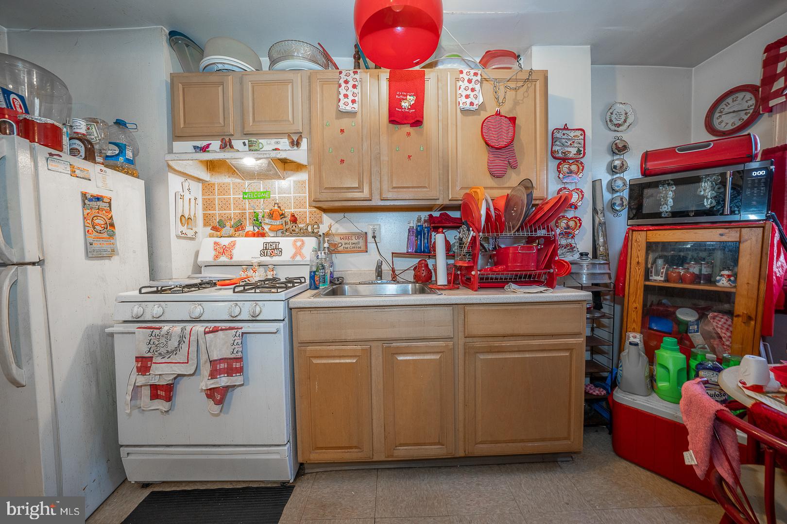 7027 Clinton Road Upper Darby, PA 19082 - Photo 12 of 35