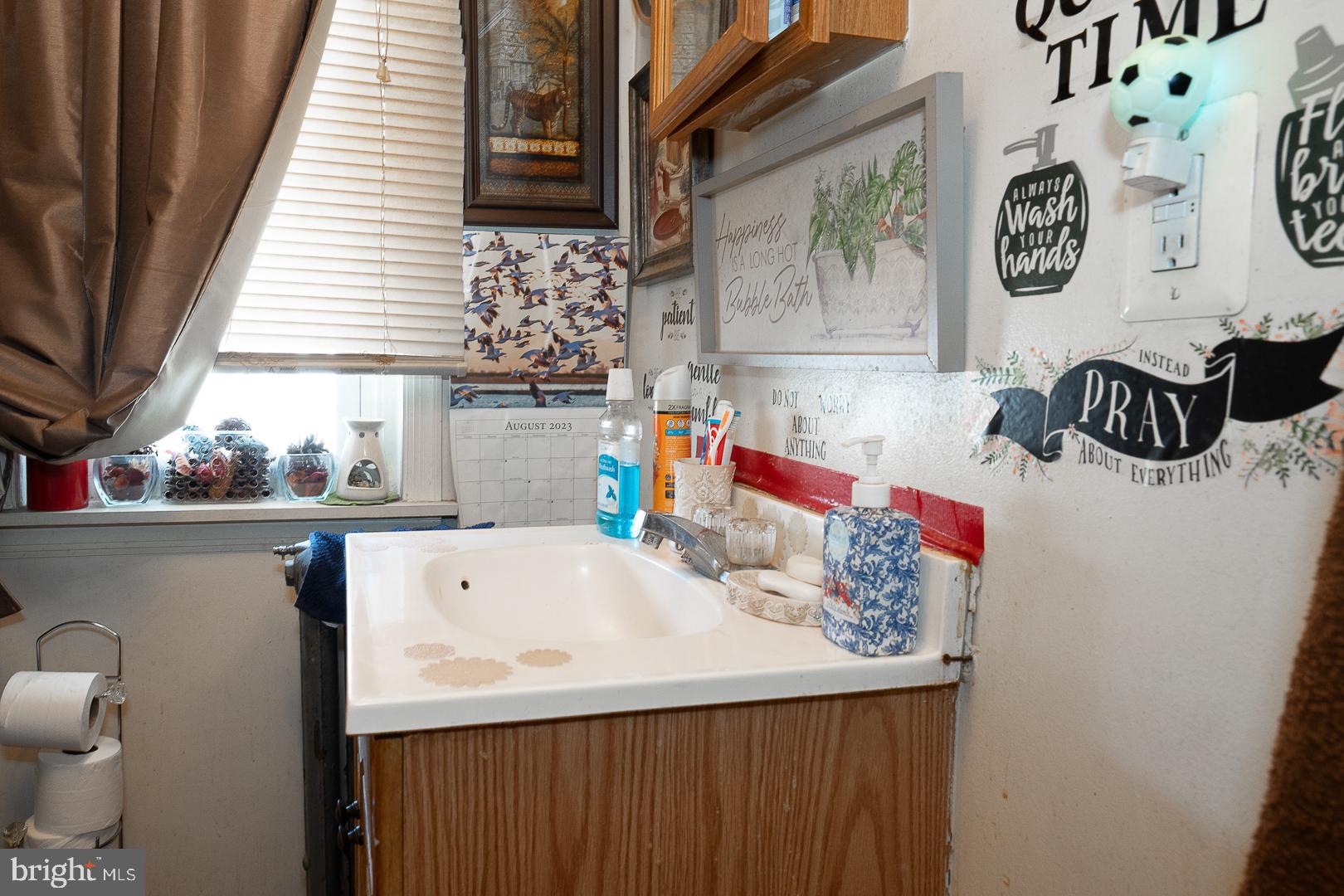 7027 Clinton Road Upper Darby, PA 19082 - Photo 24 of 35