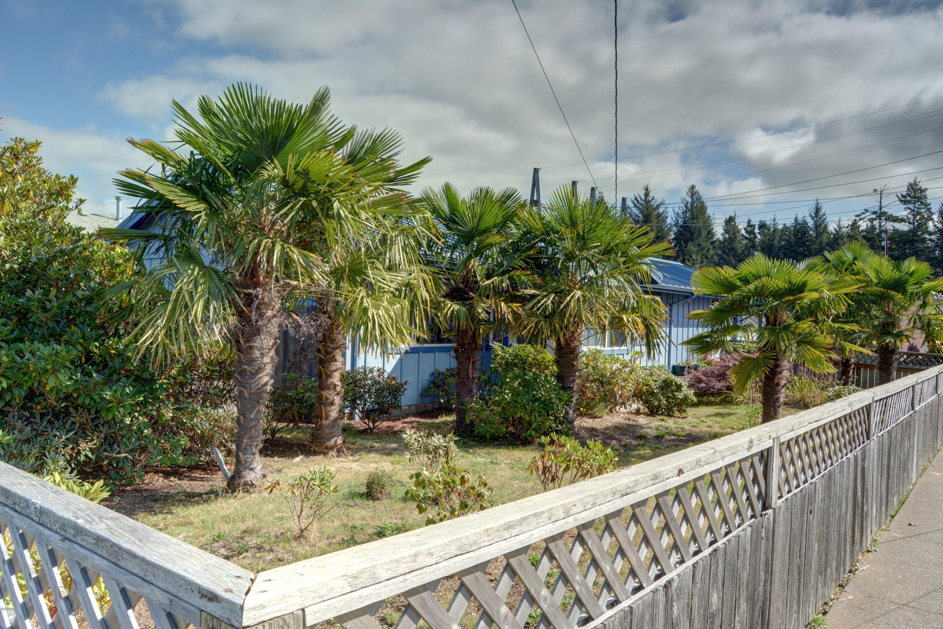 707 Northeast 7th Street Newport, OR 97365 - Photo 1 of 19 Set03