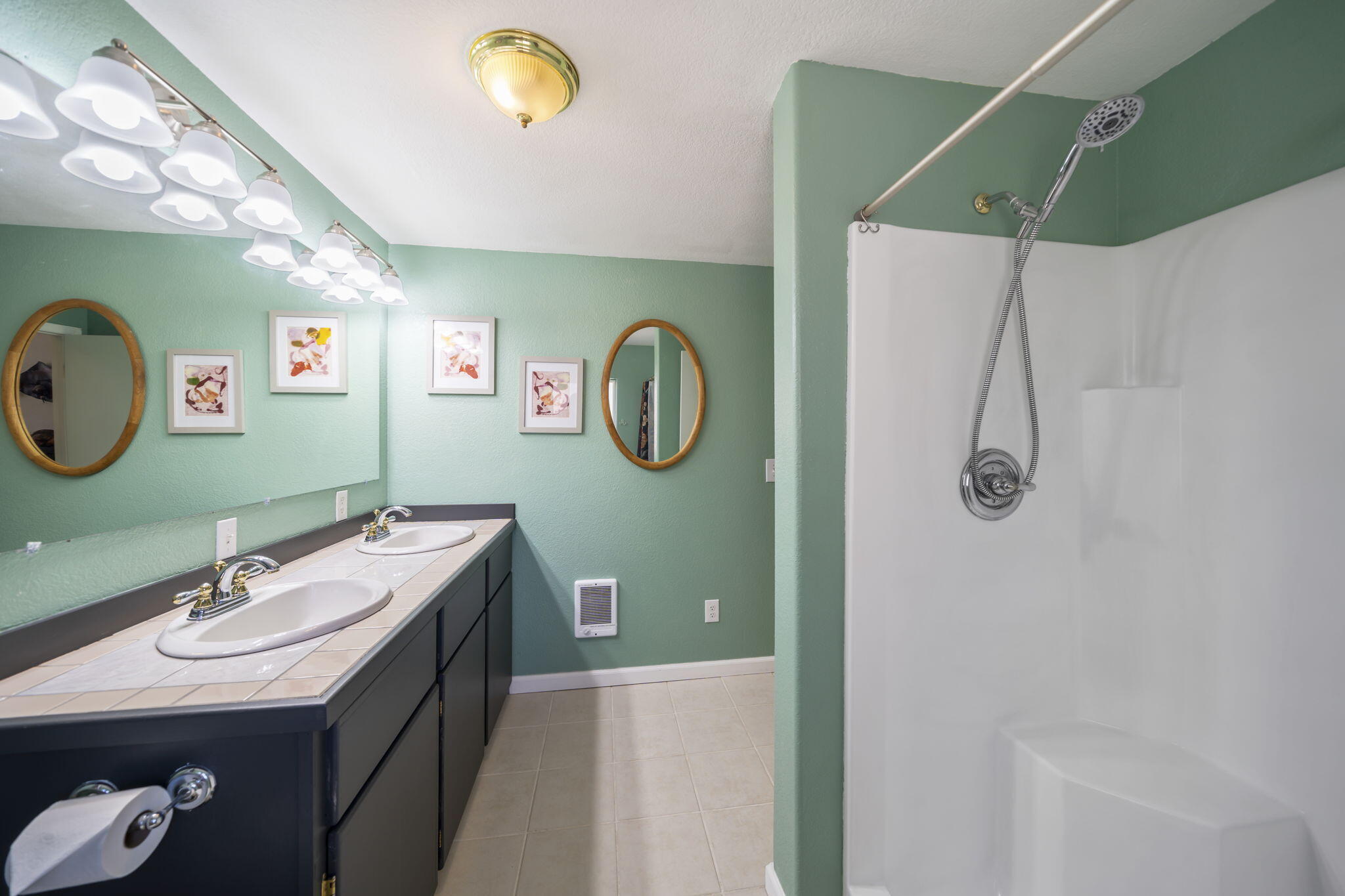 19254 Galen Road Bend, OR 97702 - Photo 35 of 53 Primary bedroom ensuite bath.
