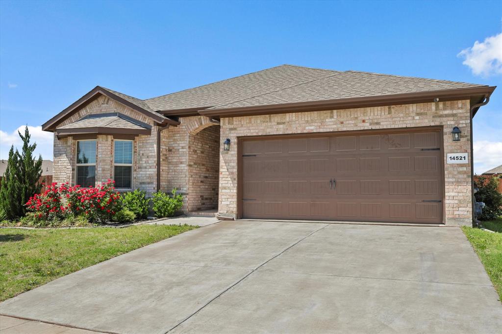 a front view of house with garage and yard